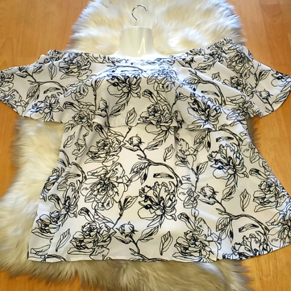 ASHRO Ruffled Floral Blouse - Picture 10 of 15